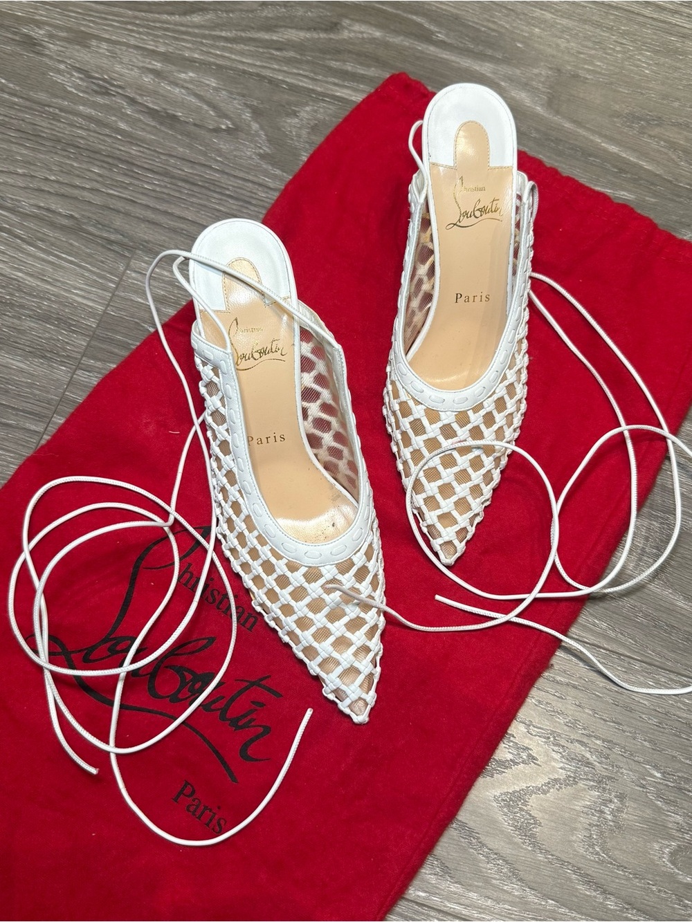 CHRISTIAN LOUBOUTIN
Shiny Nappa Woven Mesh Cage Curry 85
Sandals 37 Latte